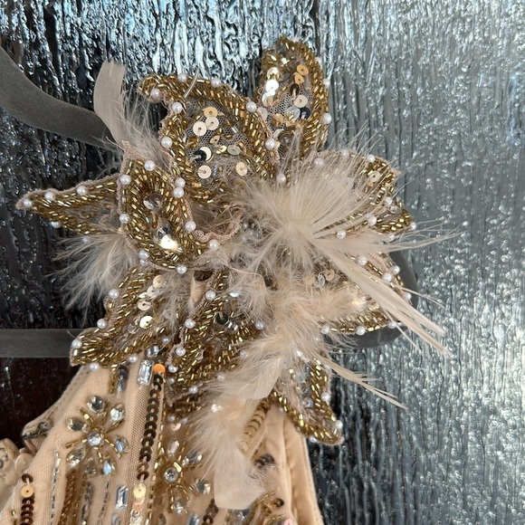 Mac Duggal women’s Cream One-Shoulder Dress with flower feather detail size 2. - Picture 8 of 13